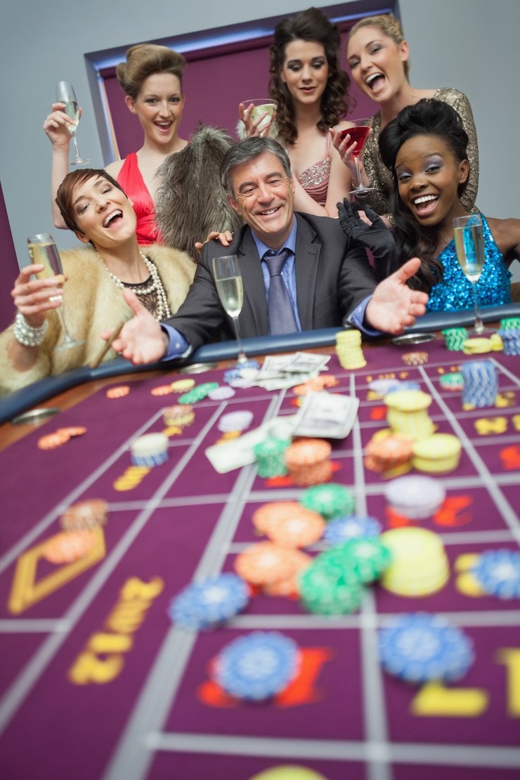 Antarmuka aplikasi duniaku menampilkan menu permainan slot dan live casino